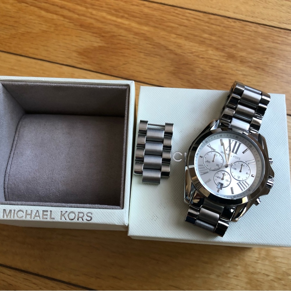 Michael Kors women’s watch . MK 5535 .